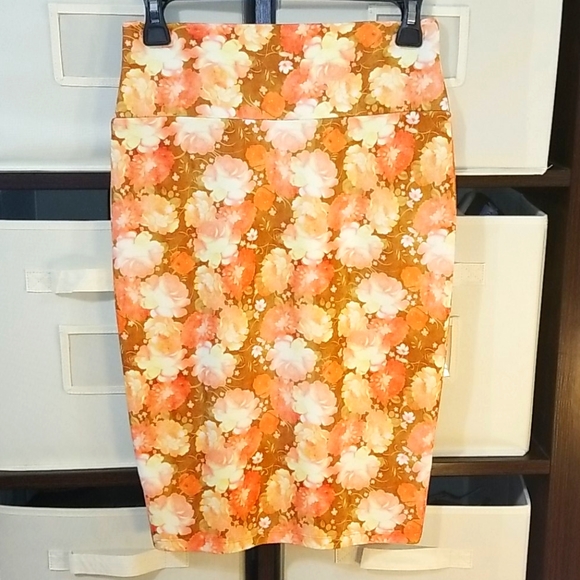 LuLaRoe Dresses & Skirts - LulaRoe "Cassie" Skirt Size XS